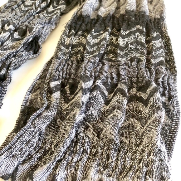 Gray & Black Knitted Scarf with Fringe - Picture 4 of 6